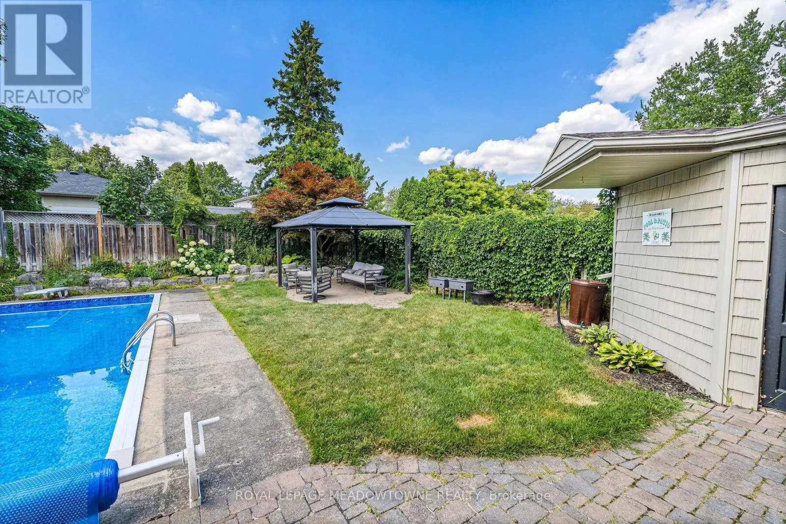 113 IRWIN CRESCENT