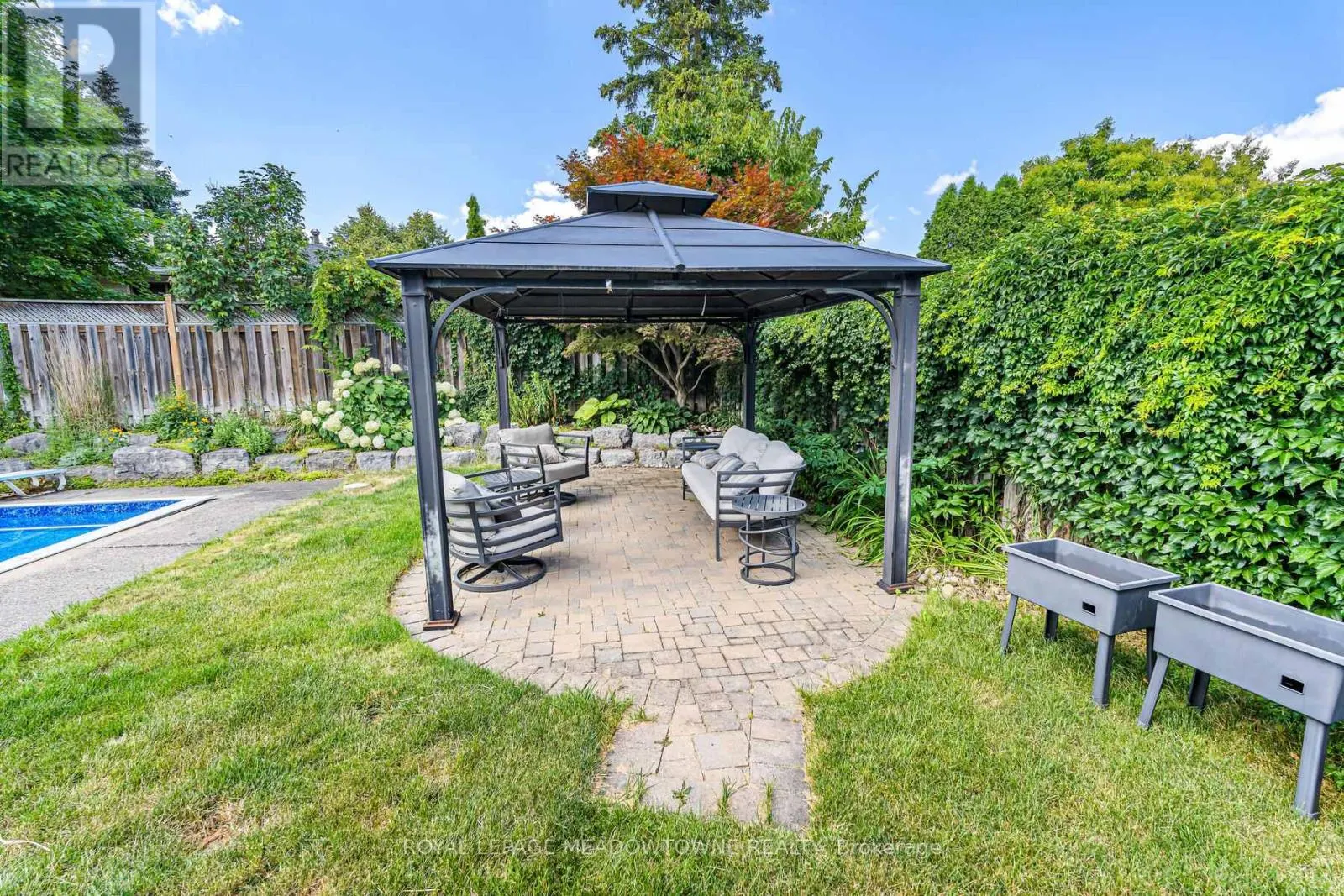 113 IRWIN CRESCENT