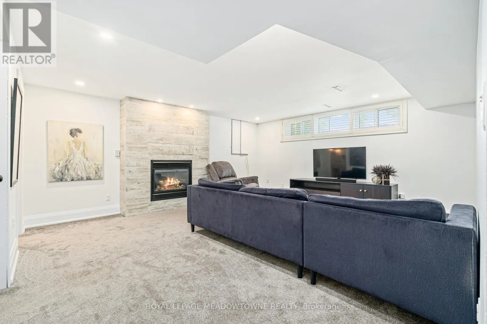 113 IRWIN CRESCENT