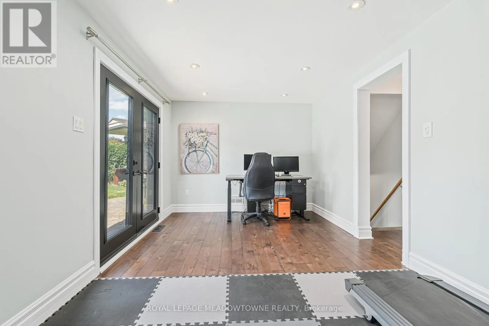 113 IRWIN CRESCENT