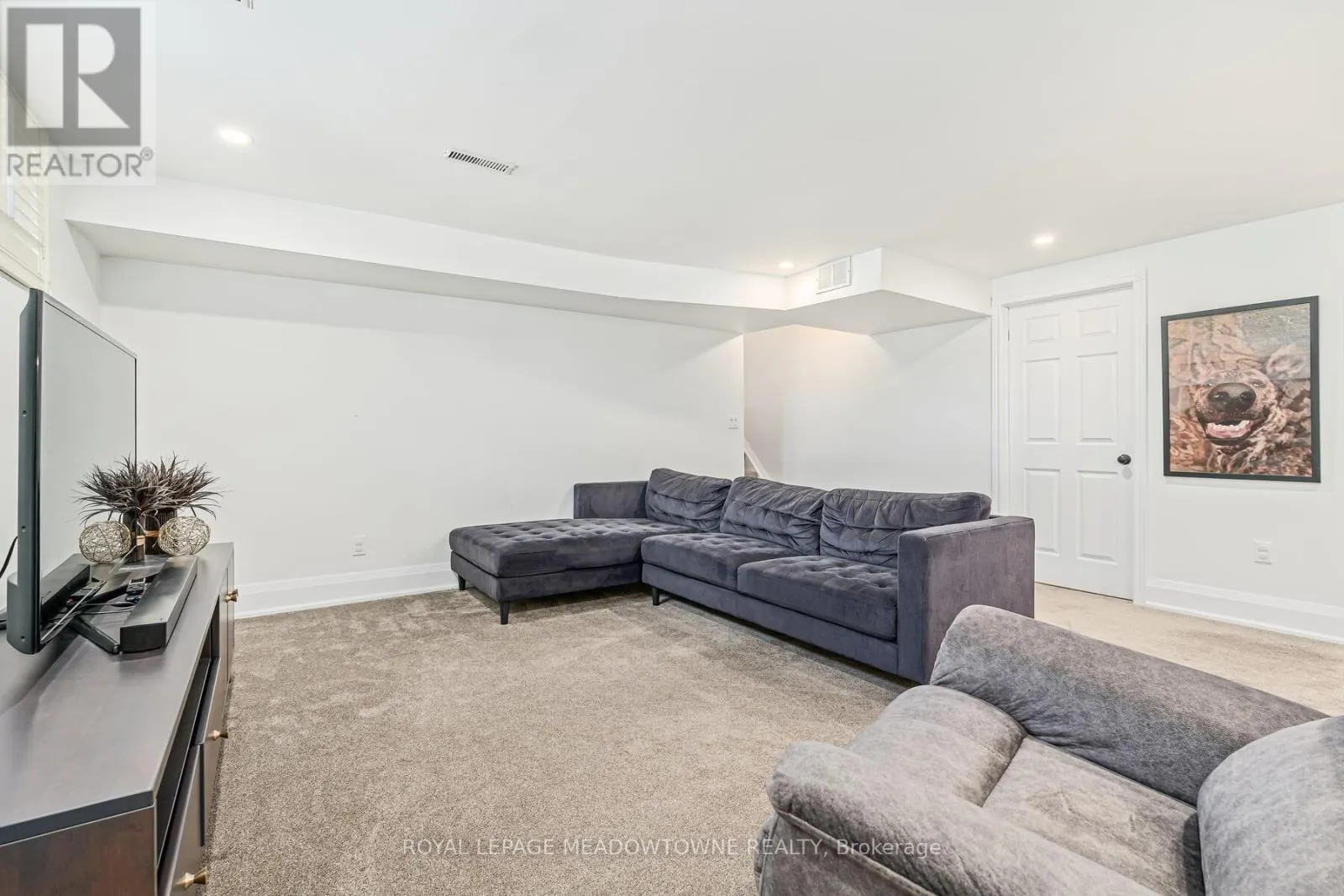 113 IRWIN CRESCENT