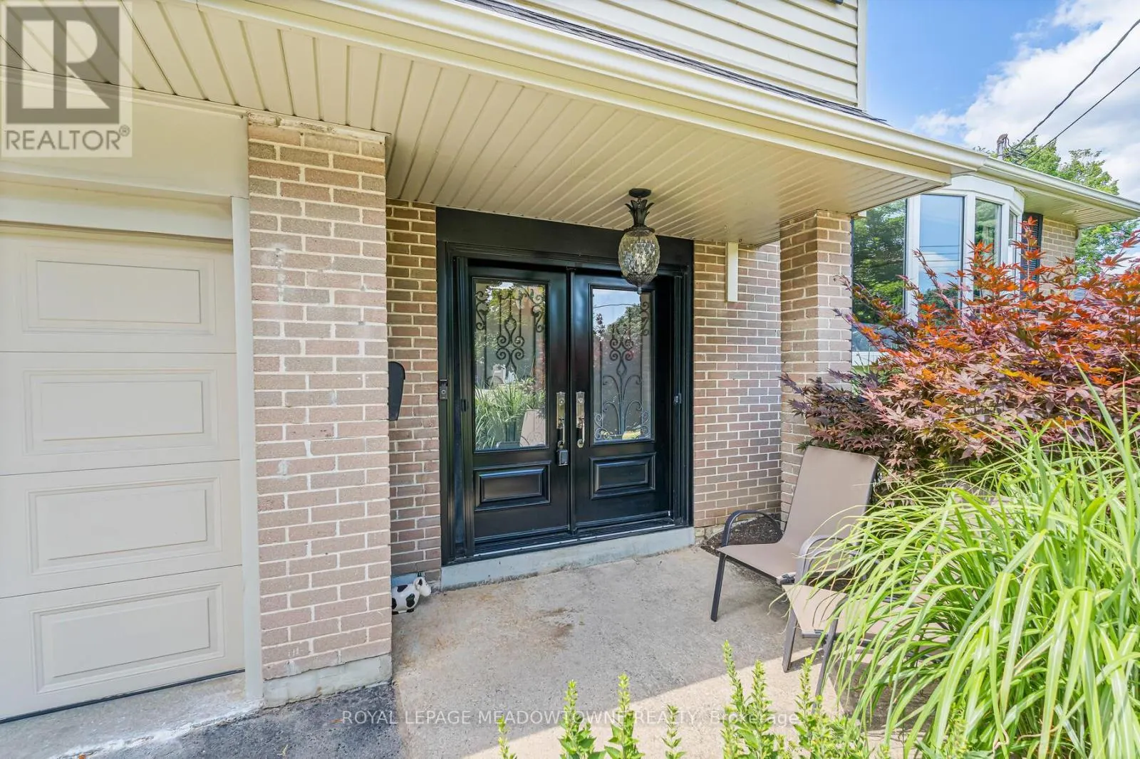 113 IRWIN CRESCENT