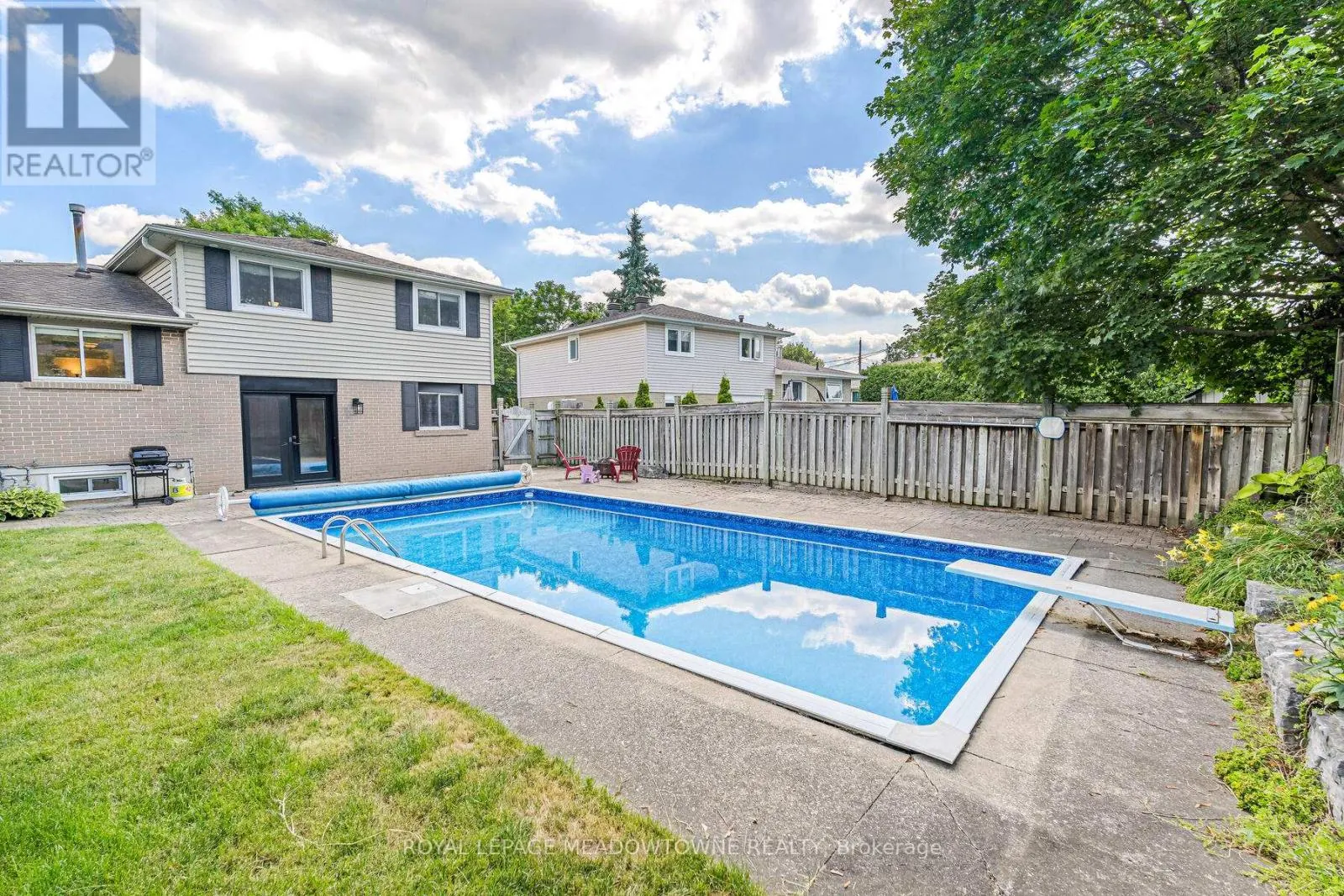 113 IRWIN CRESCENT
