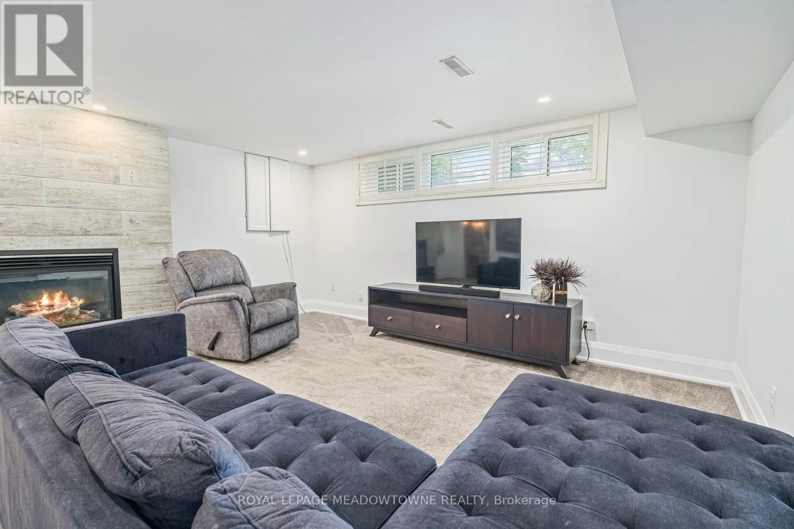 113 IRWIN CRESCENT