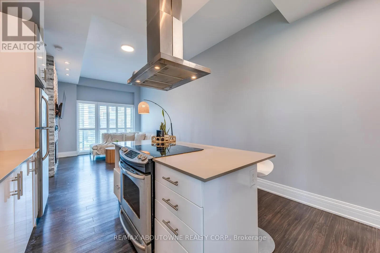 2524 - 165 LEGION ROAD N