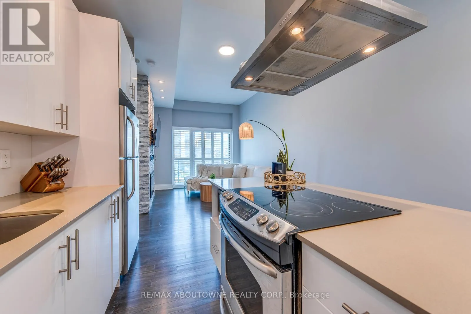 2524 - 165 LEGION ROAD N