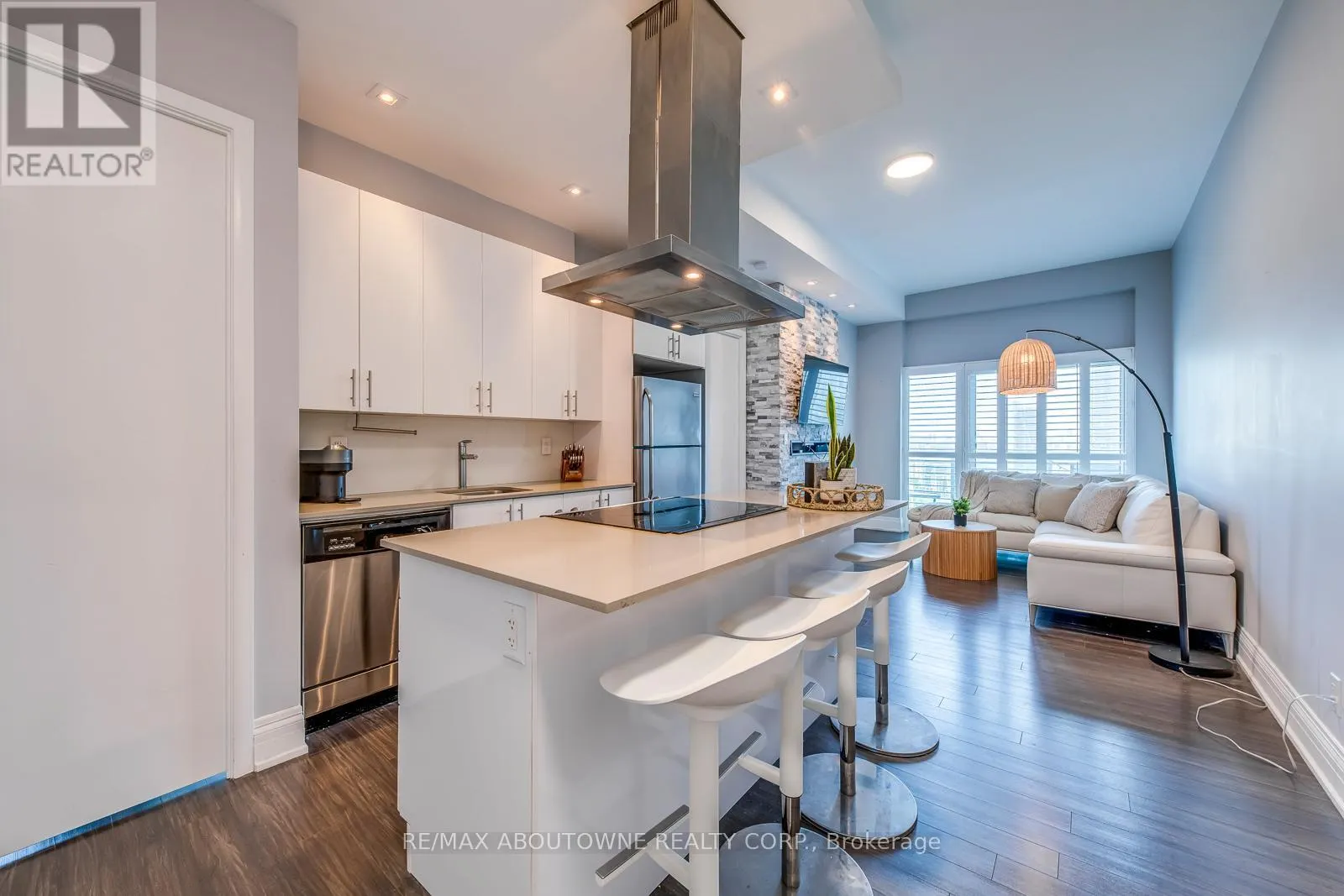 2524 - 165 LEGION ROAD N