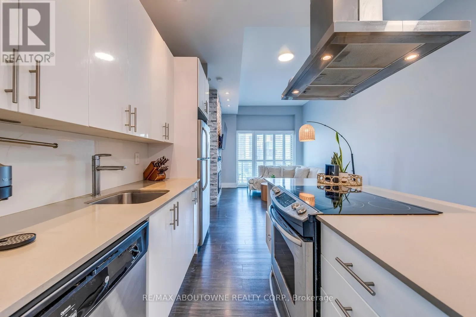 2524 - 165 LEGION ROAD N