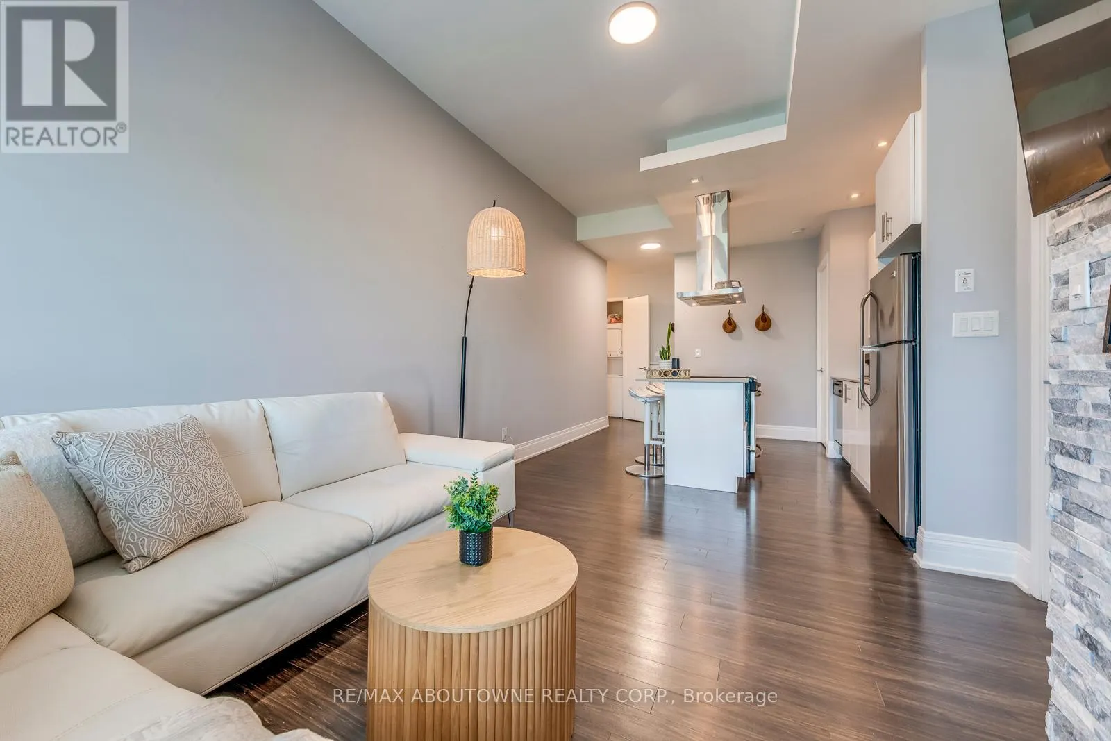 2524 - 165 LEGION ROAD N