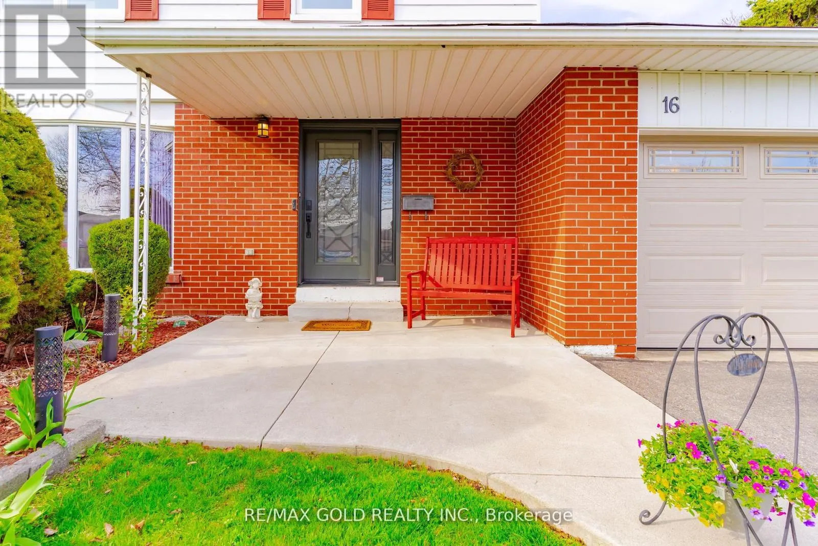 16 DUDLEY PLACE