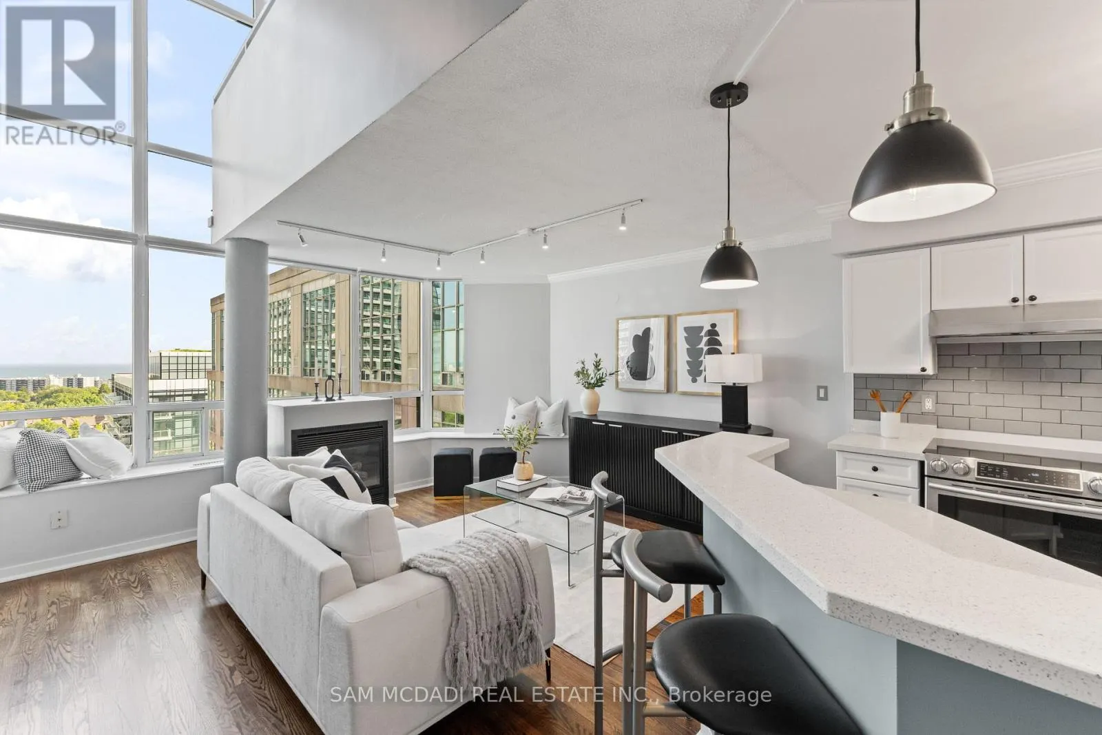 PH837 - 250 MANITOBA STREET
