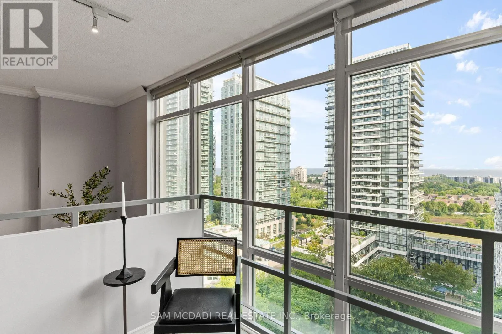 PH837 - 250 MANITOBA STREET