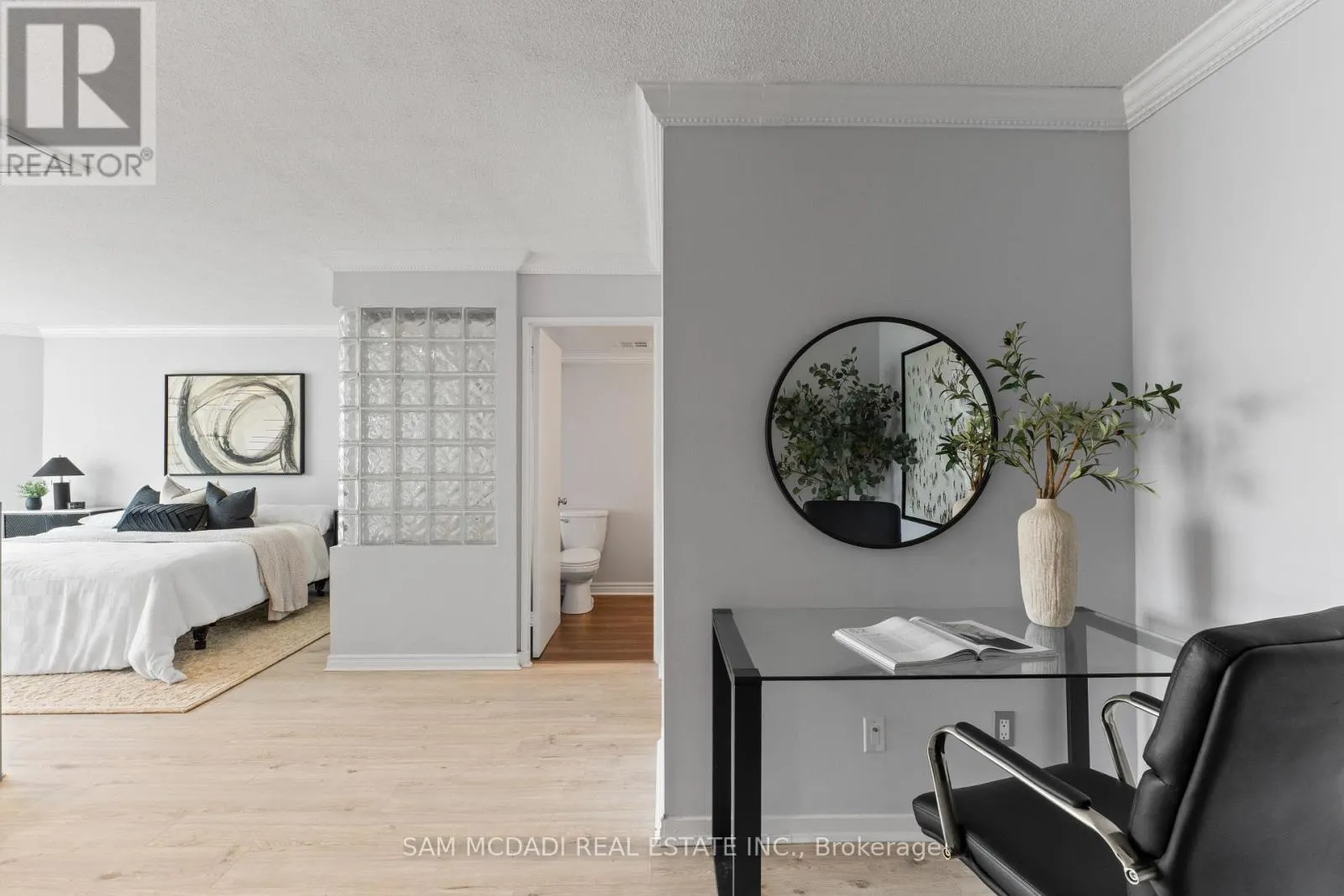 PH837 - 250 MANITOBA STREET