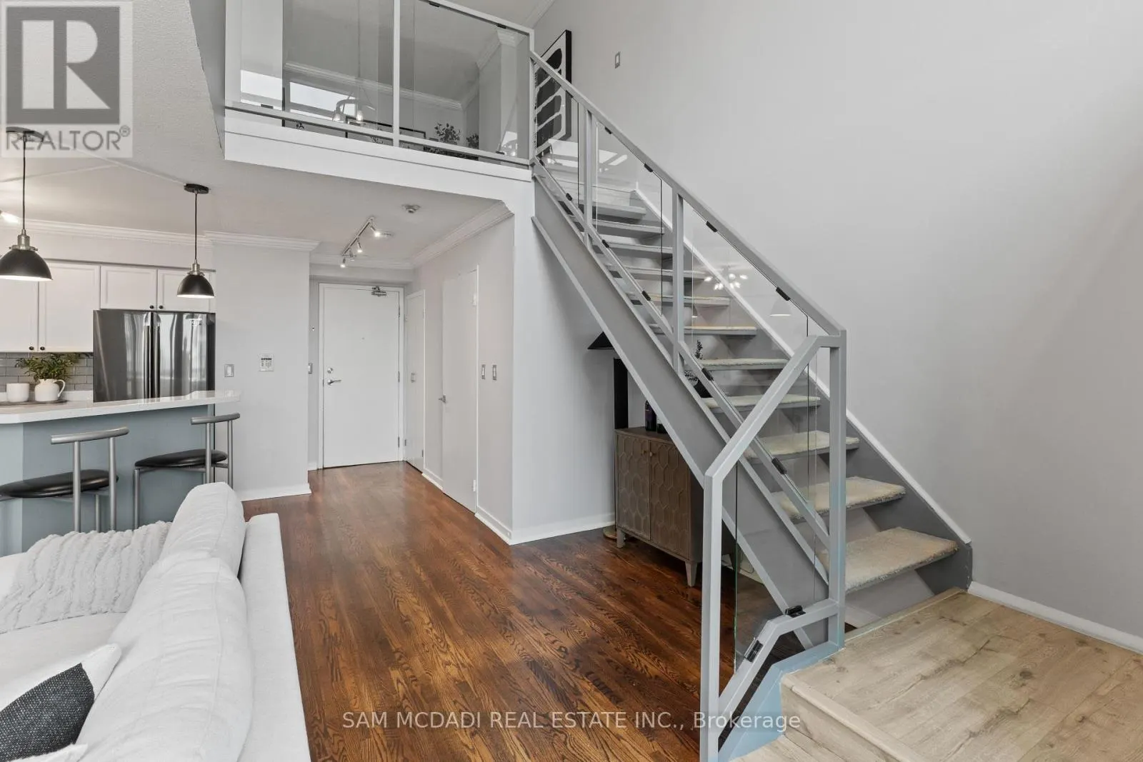 PH837 - 250 MANITOBA STREET