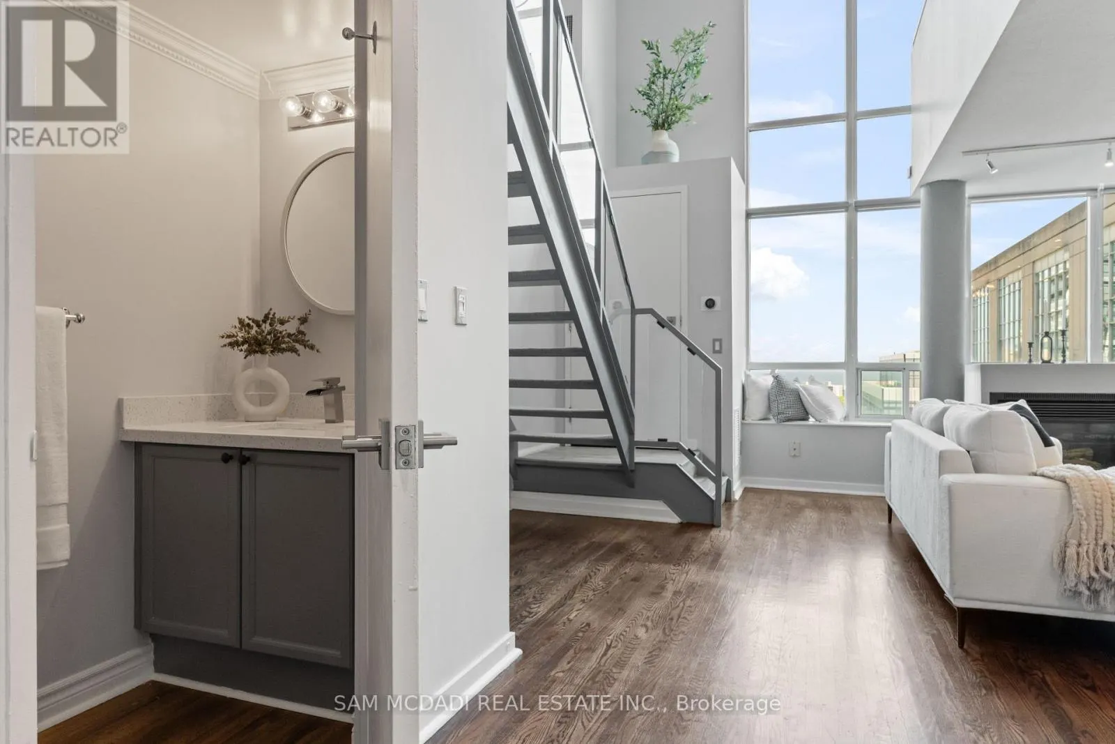 PH837 - 250 MANITOBA STREET