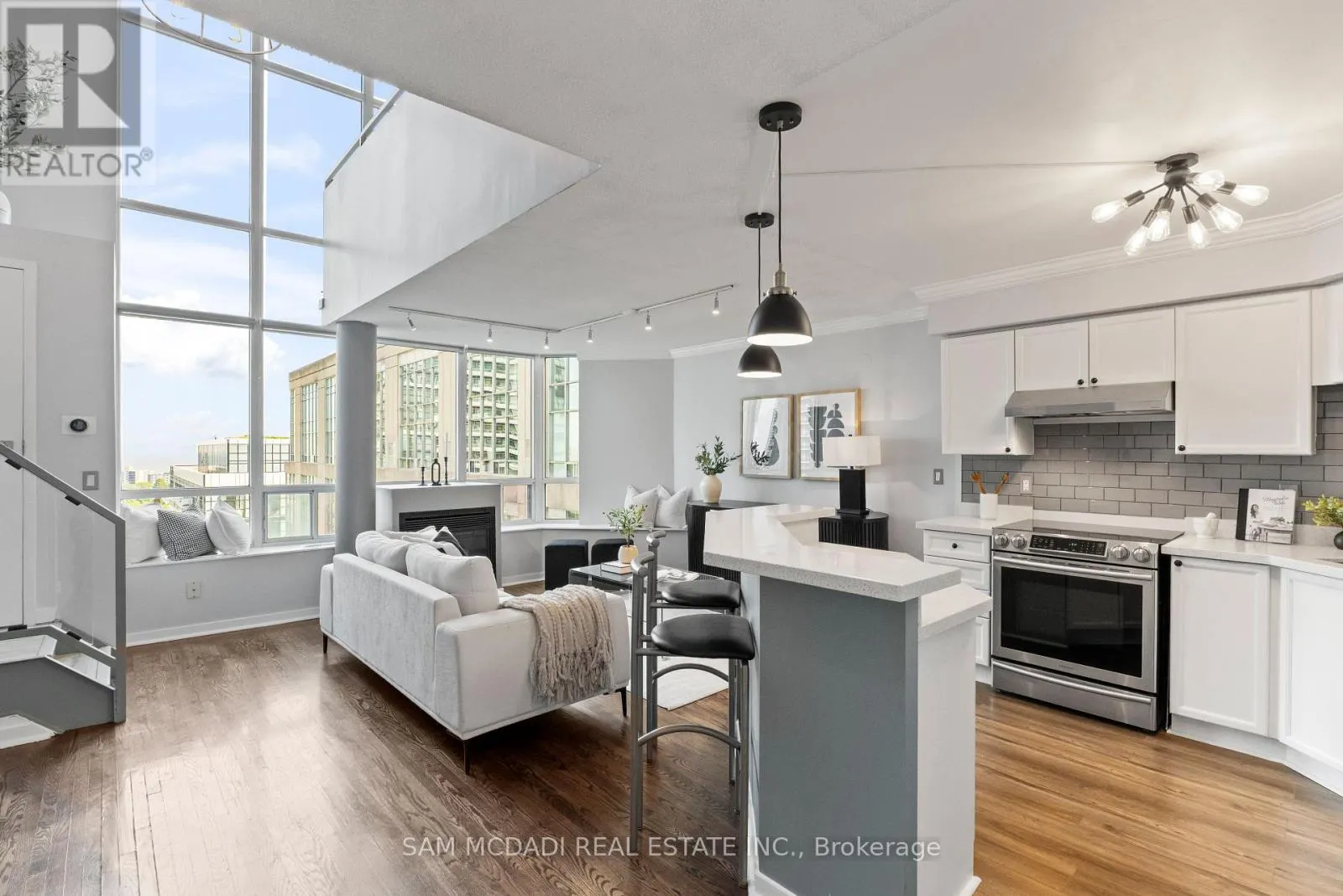 PH837 - 250 MANITOBA STREET