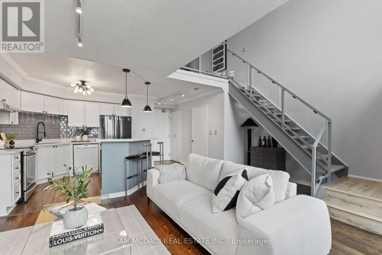 PH837 - 250 MANITOBA STREET