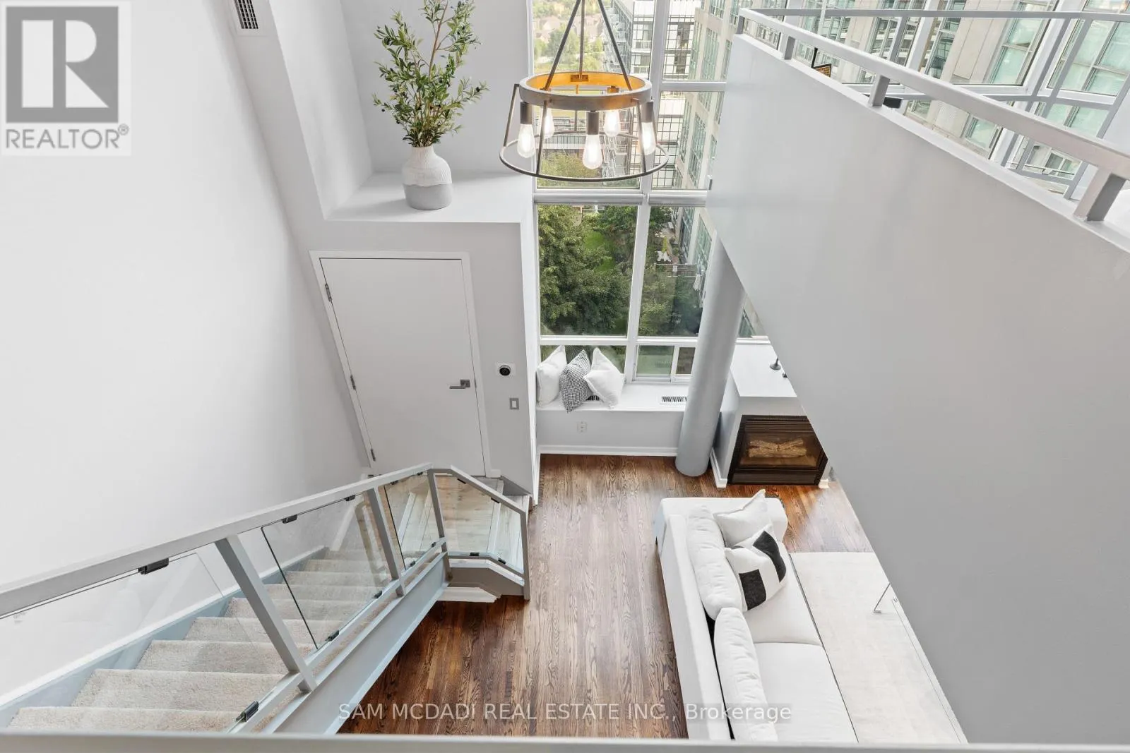 PH837 - 250 MANITOBA STREET