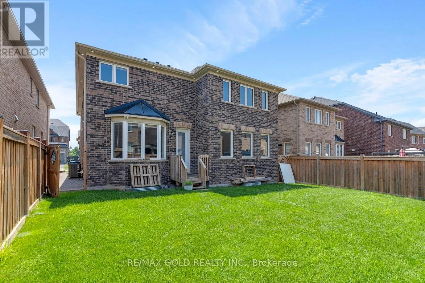 42 VALLEYBROOK CRESCENT S