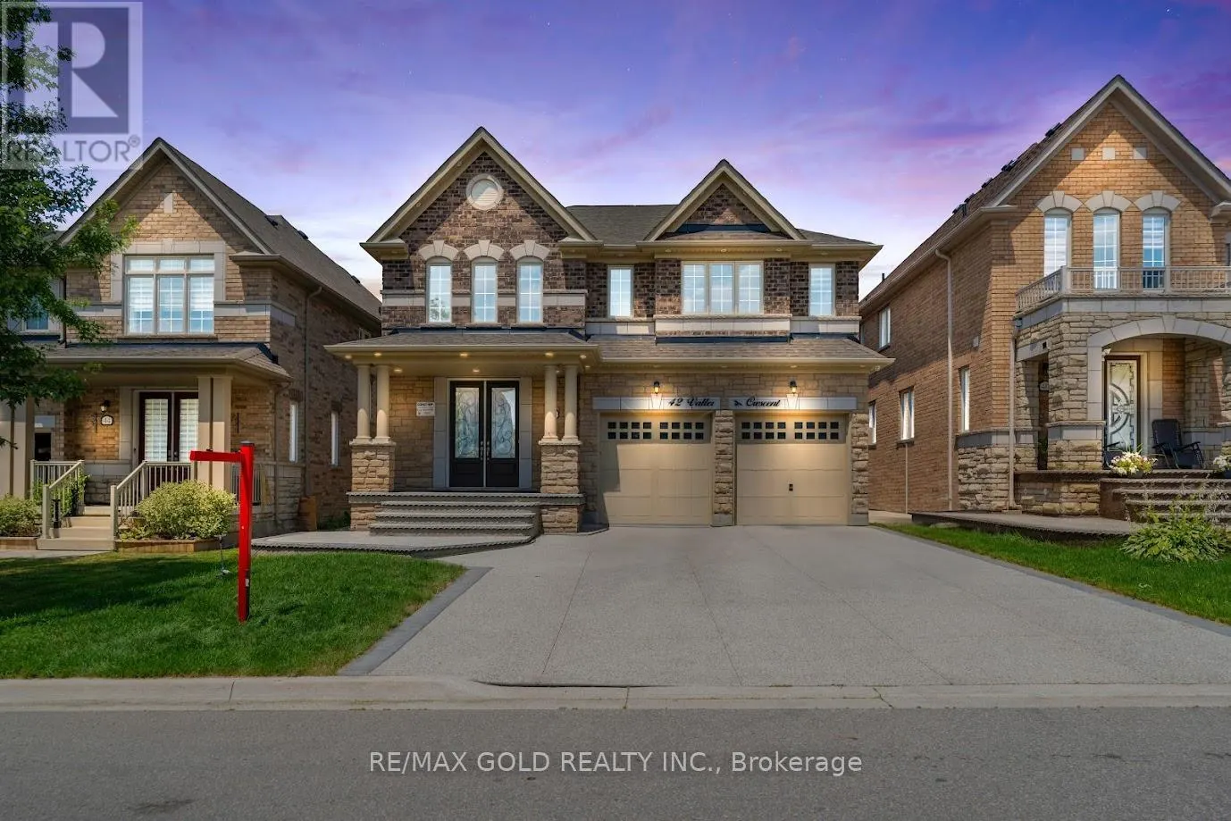 42 VALLEYBROOK CRESCENT S