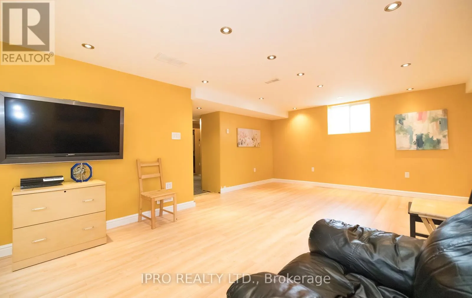 39 BEARDMORE CRESCENT