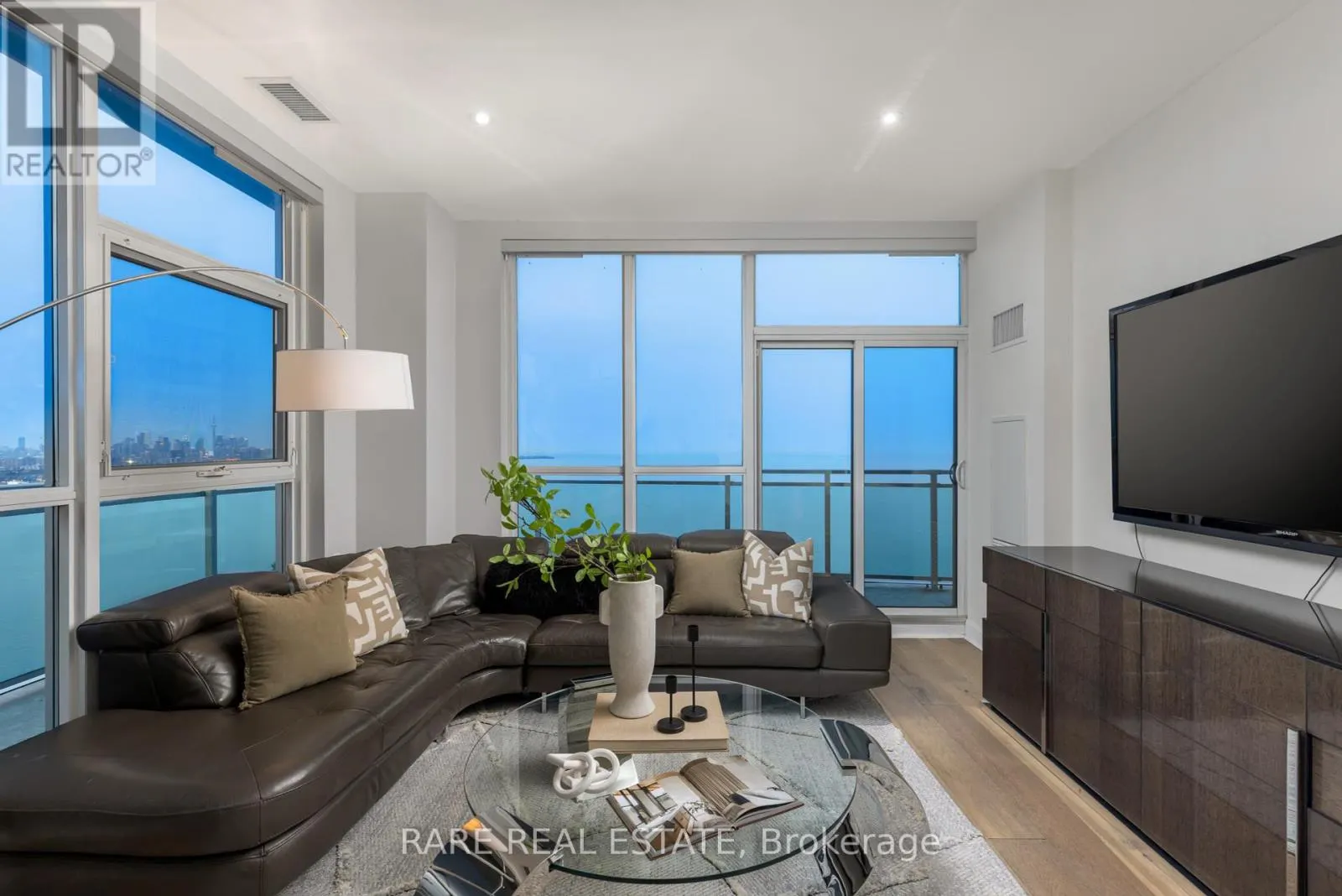 UPH4103 - 33 SHORE BREEZE DRIVE