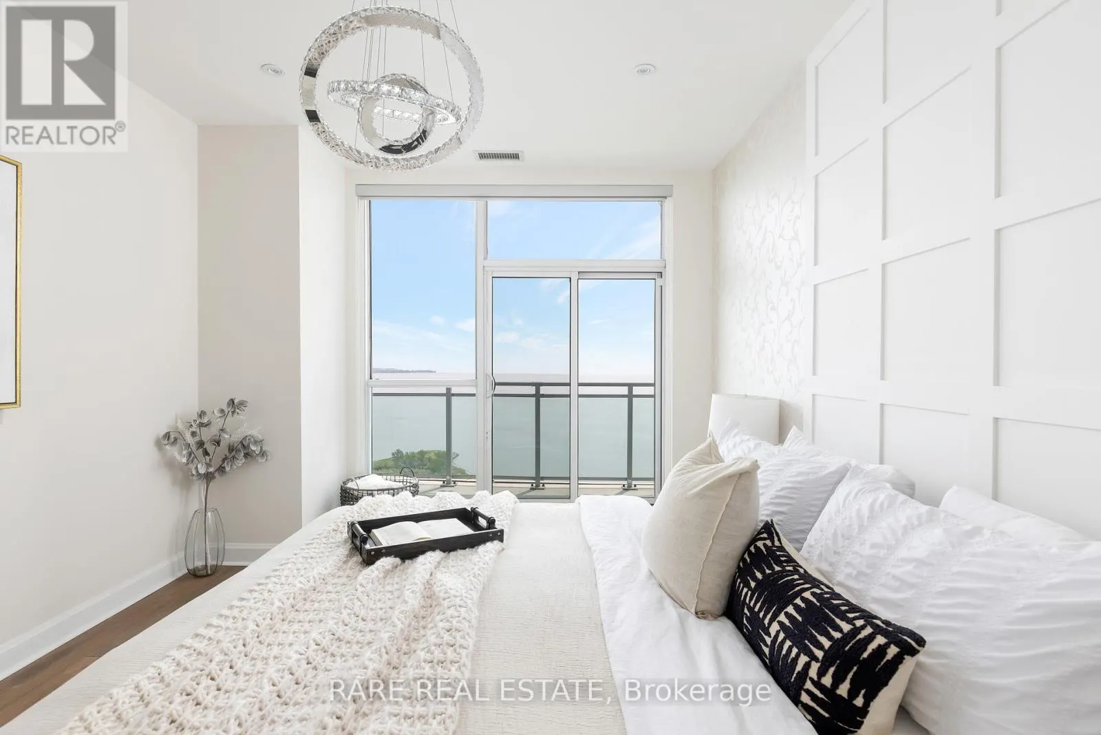 UPH4103 - 33 SHORE BREEZE DRIVE