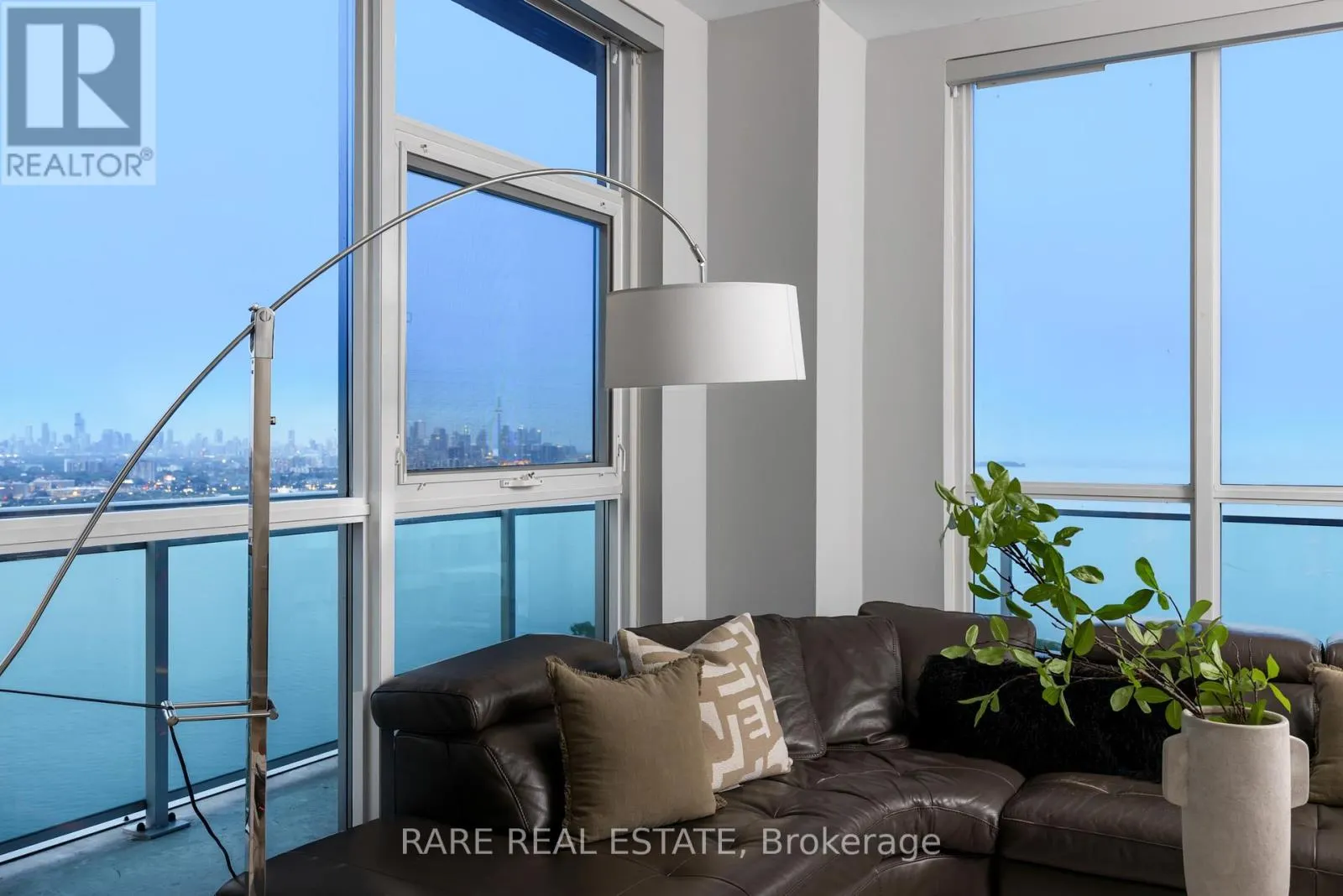 UPH4103 - 33 SHORE BREEZE DRIVE