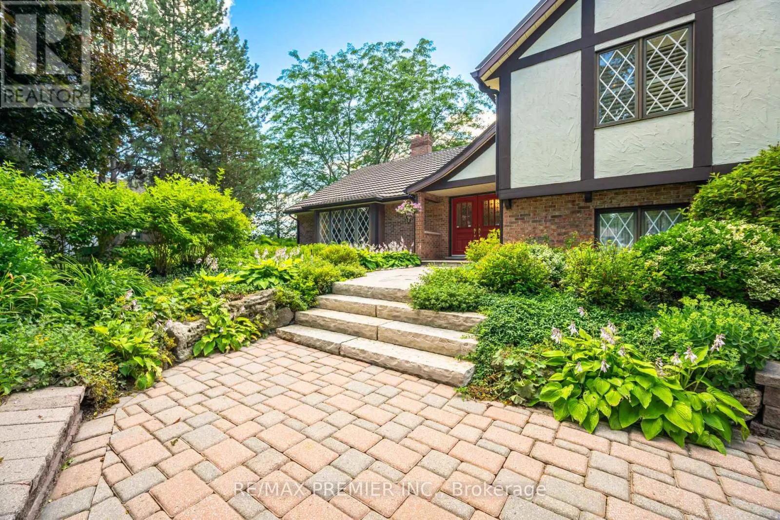 18 INGLEVIEW DRIVE