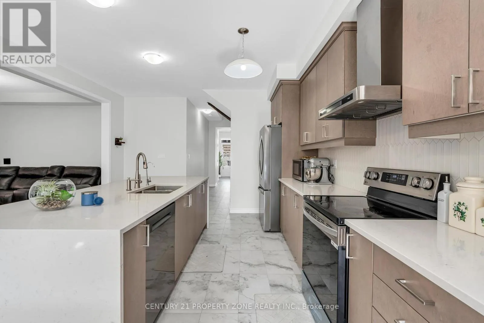 18 CLOUDBERRY STREET
