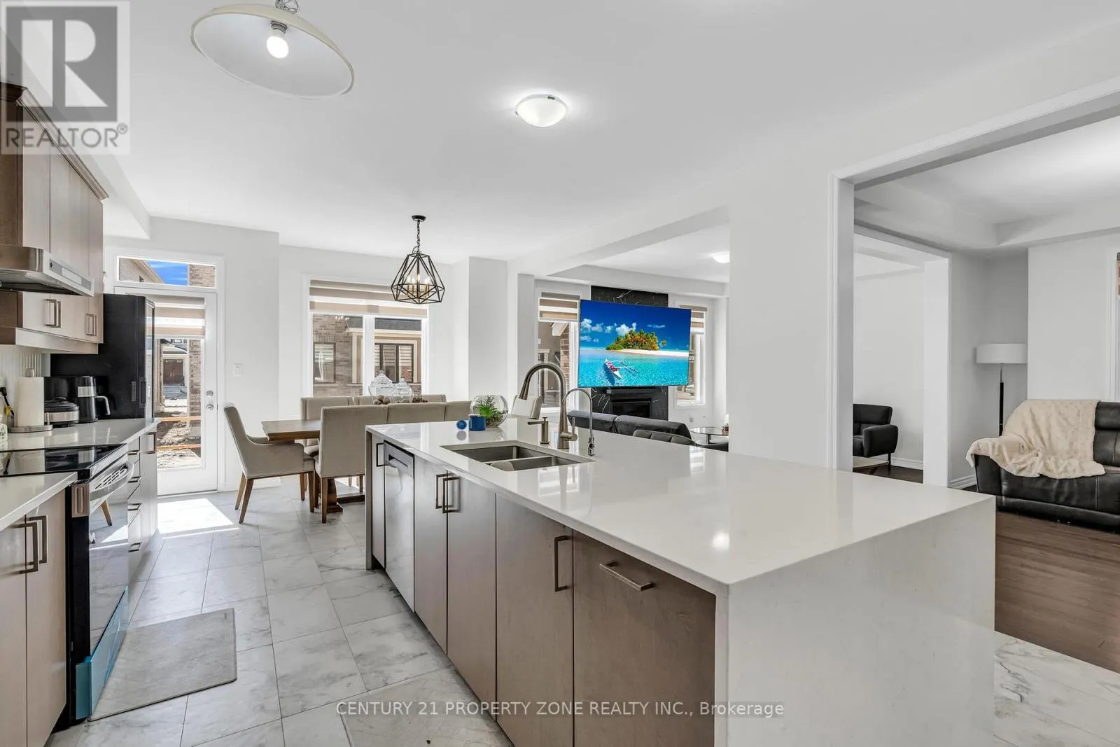 18 CLOUDBERRY STREET