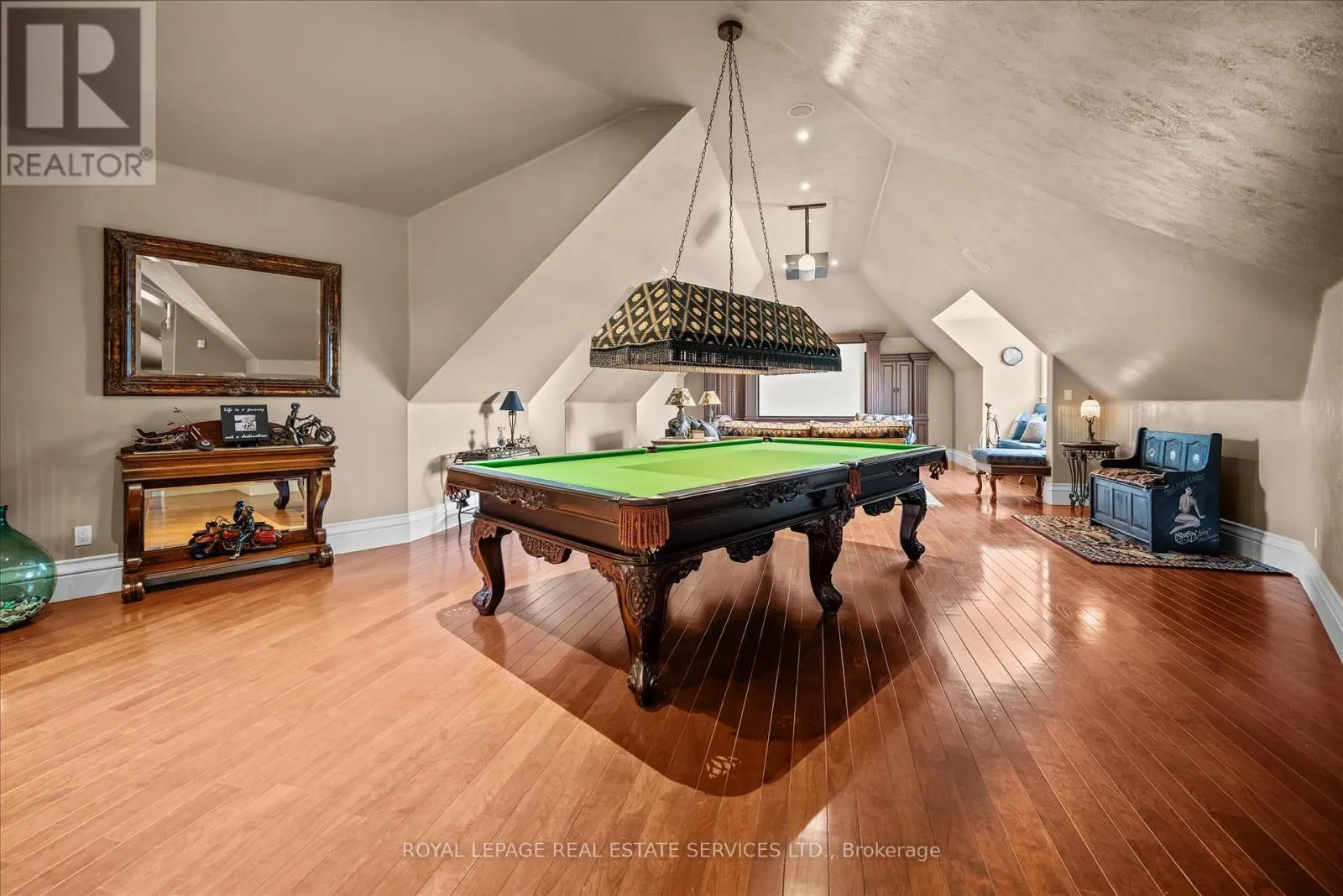 10090 PINEVIEW TRAIL