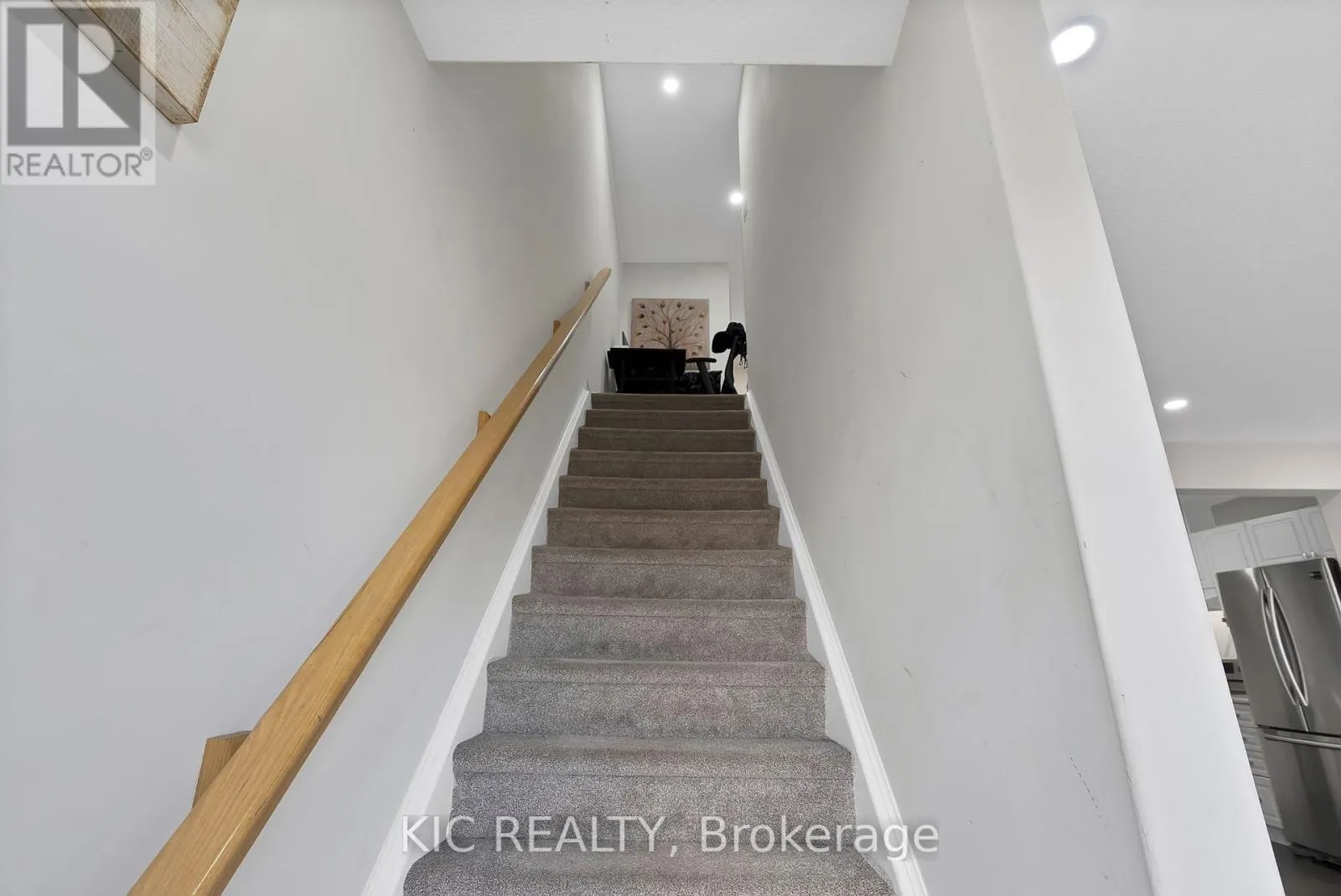 11 WINTERTON COURT