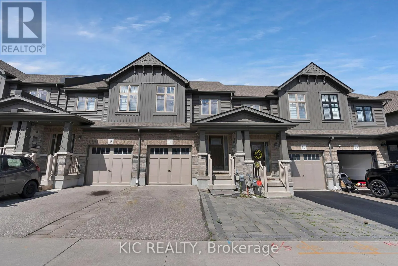 11 WINTERTON COURT