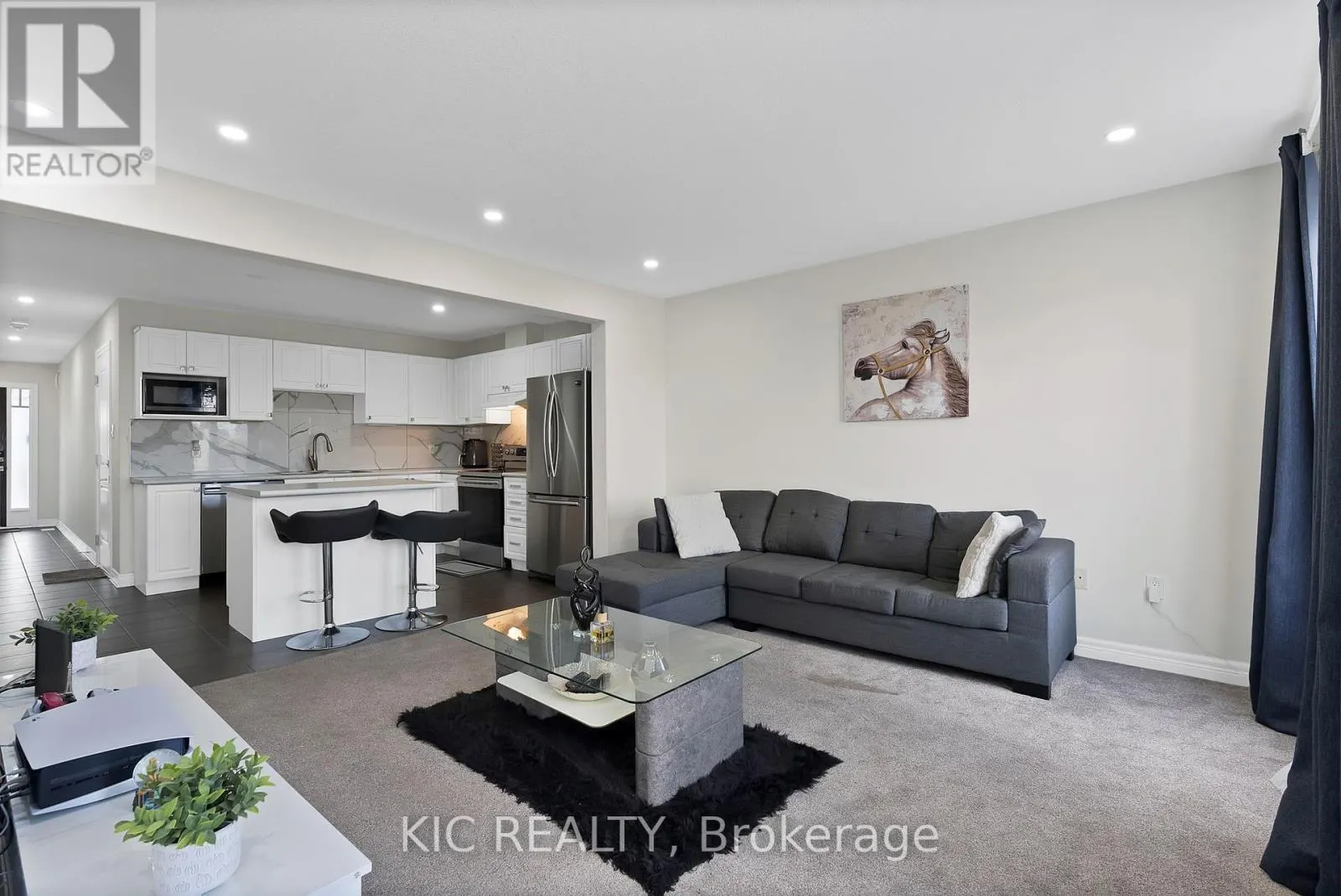 11 WINTERTON COURT