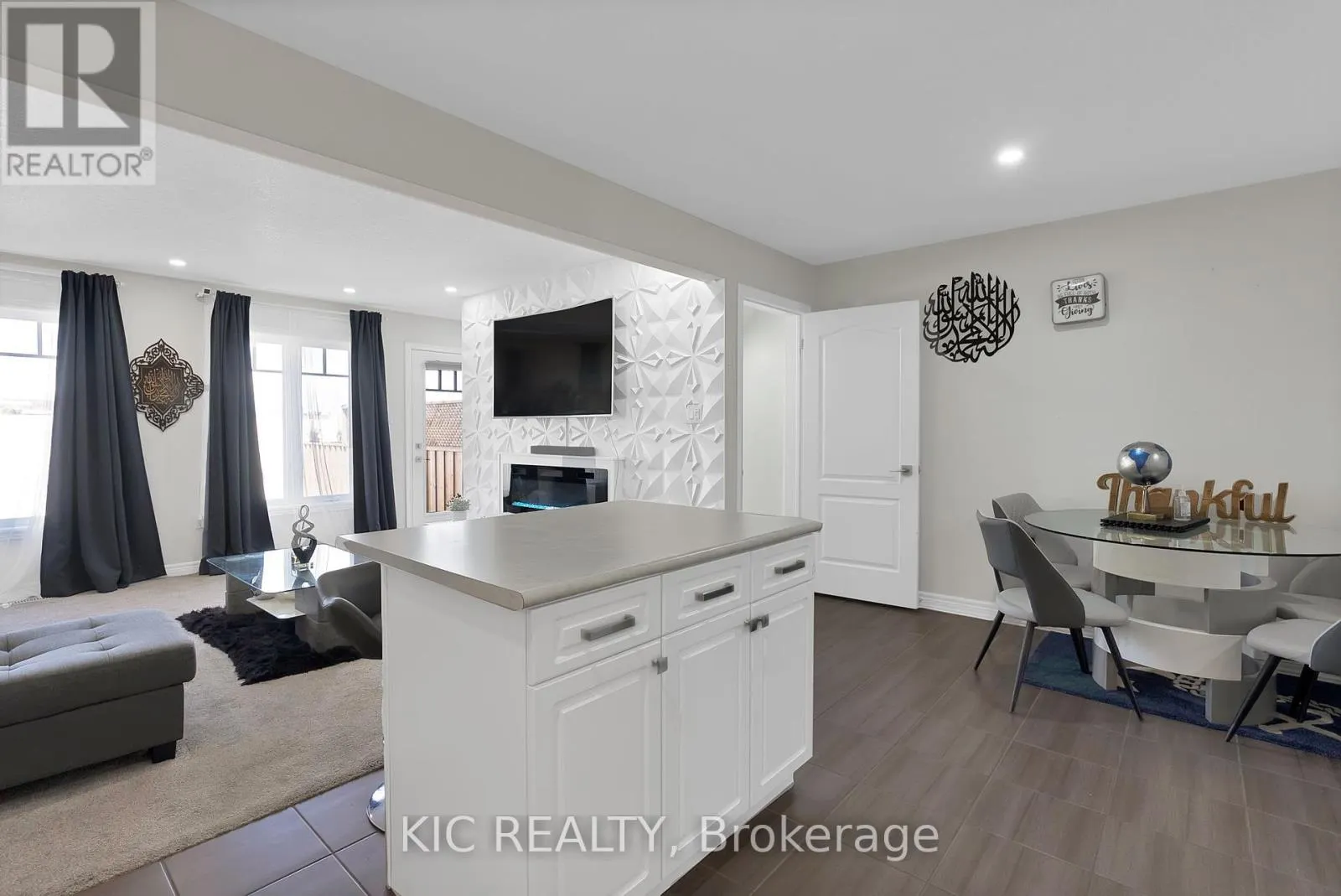 11 WINTERTON COURT