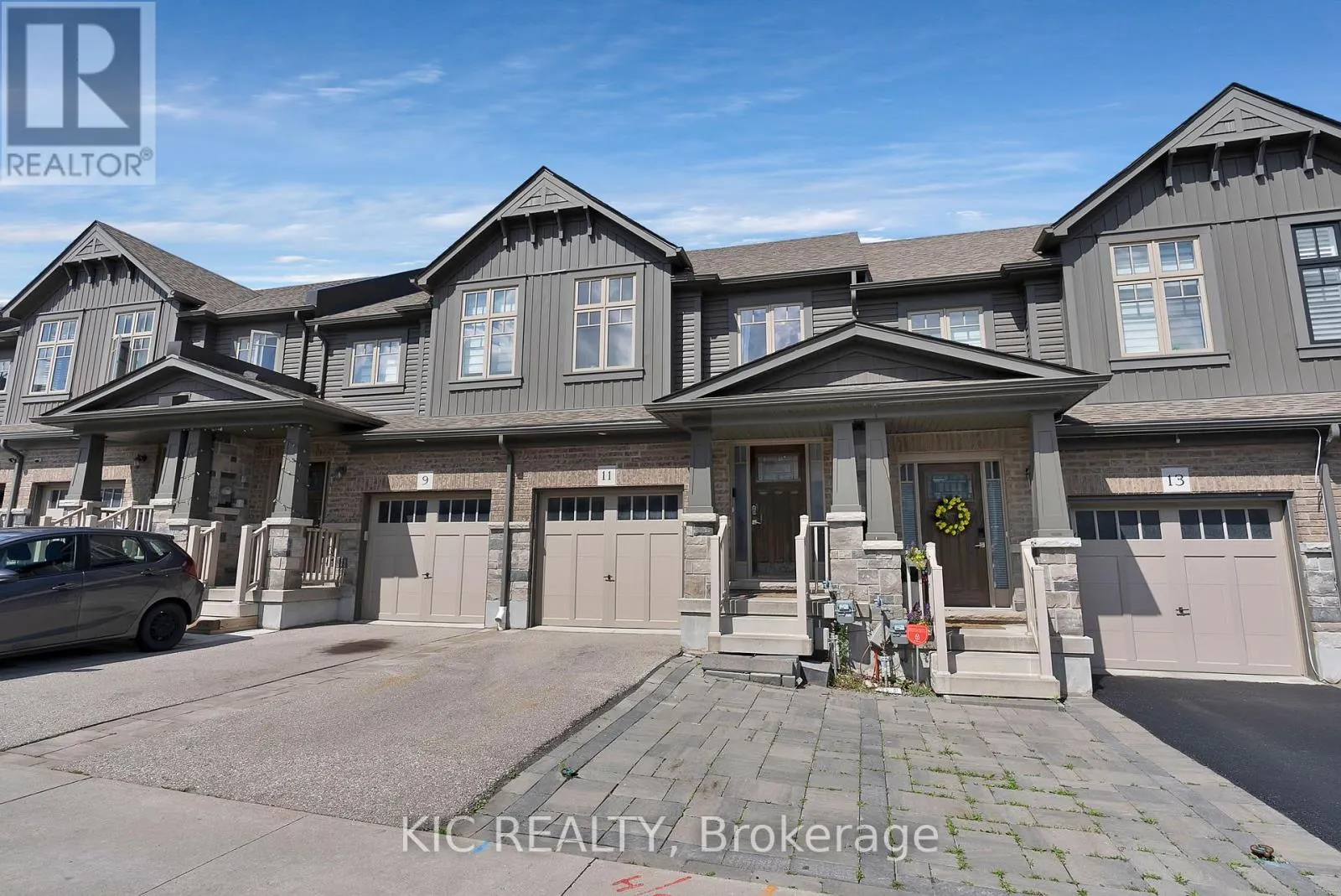 11 WINTERTON COURT