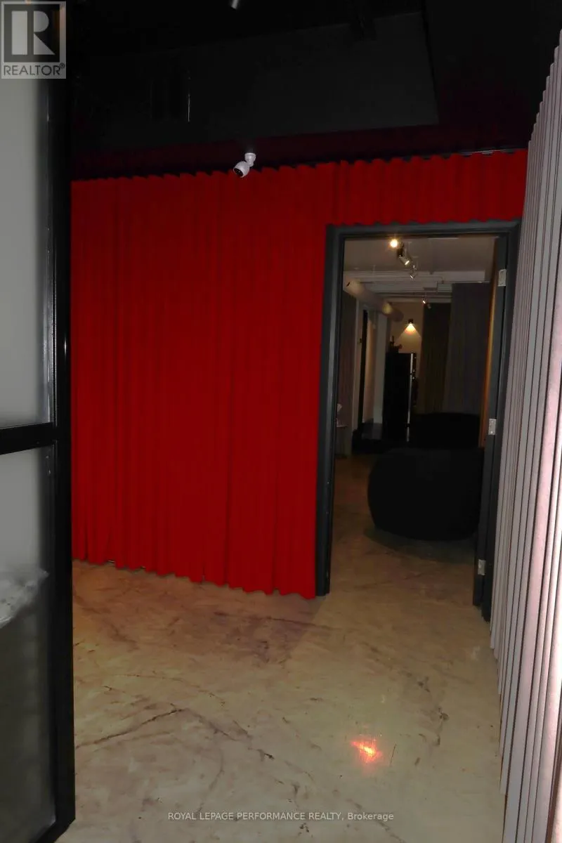 ROOM 1 - 101-2847 LAKESHORE BOULEVARD W