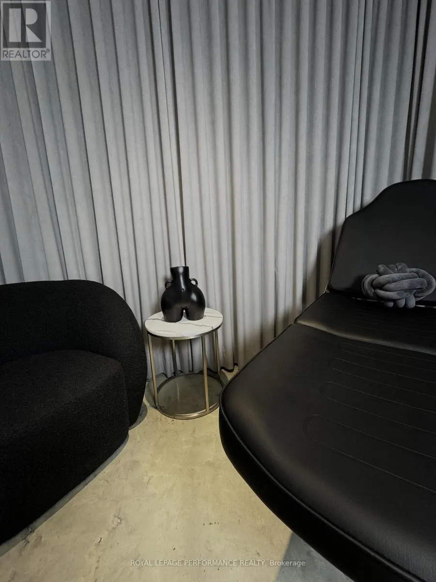 ROOM 1 - 101-2847 LAKESHORE BOULEVARD W