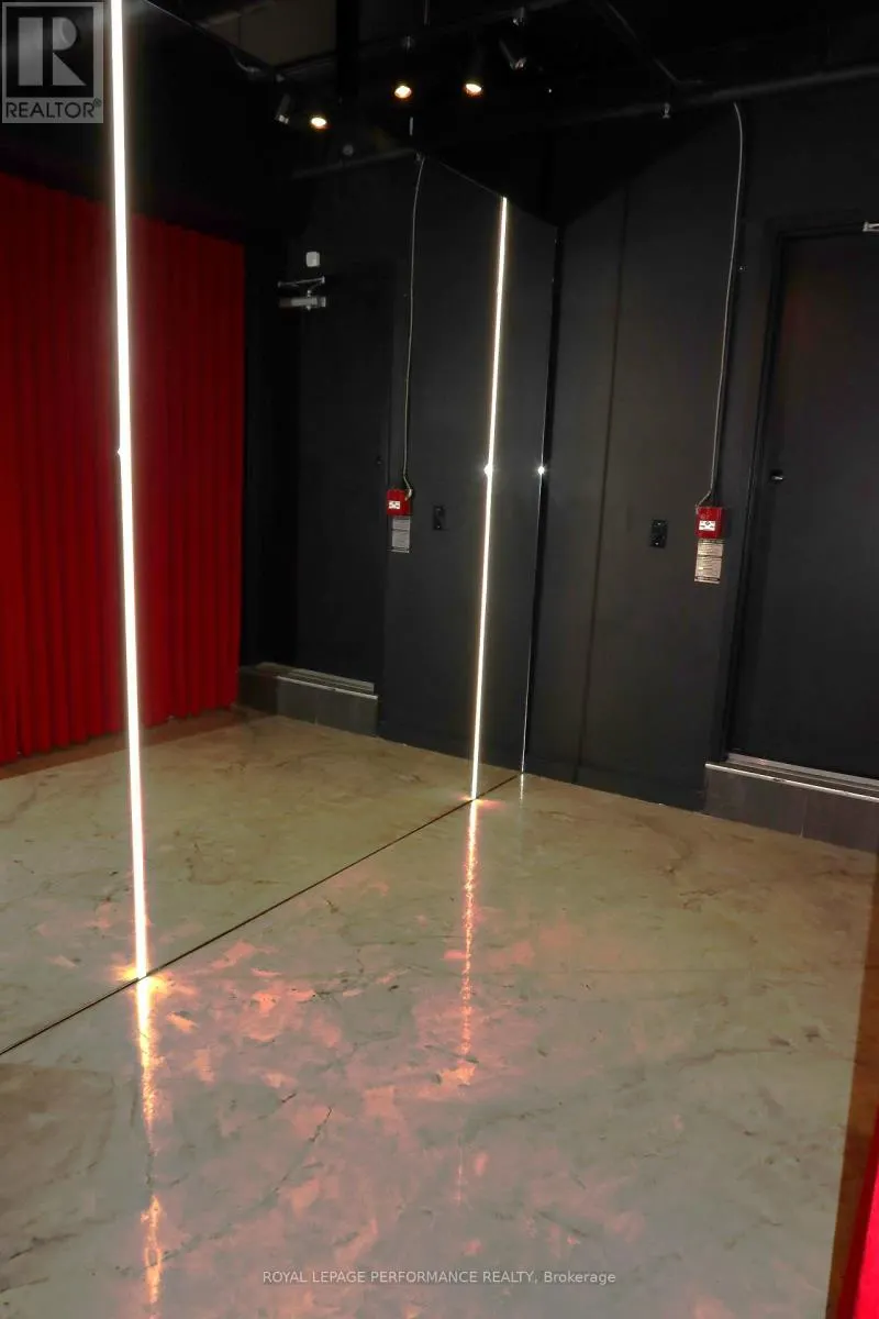 ROOM 1 - 101-2847 LAKESHORE BOULEVARD W
