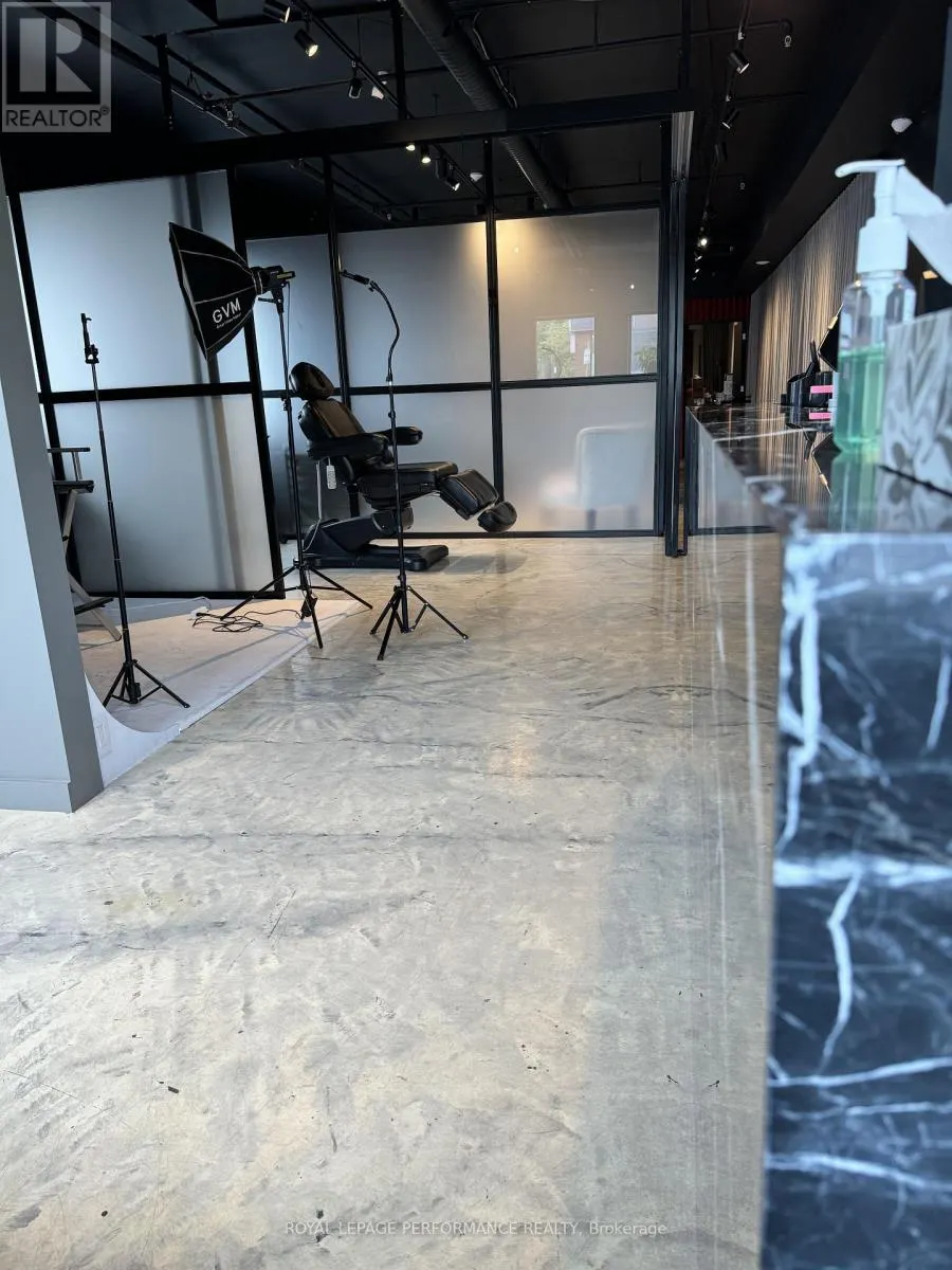 ROOM 1 - 101-2847 LAKESHORE BOULEVARD W