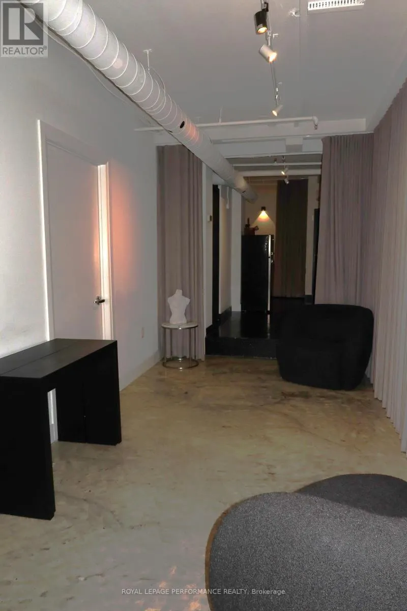 ROOM 1 - 101-2847 LAKESHORE BOULEVARD W
