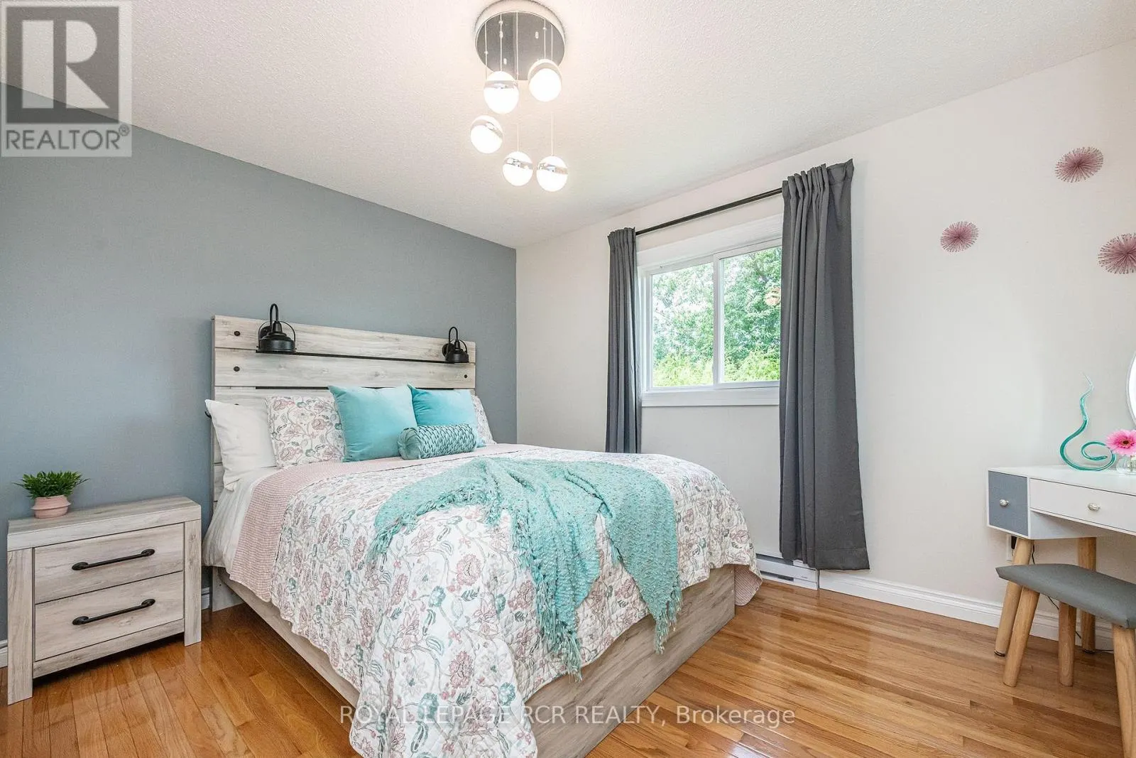 39 - 31 PARKVIEW DRIVE
