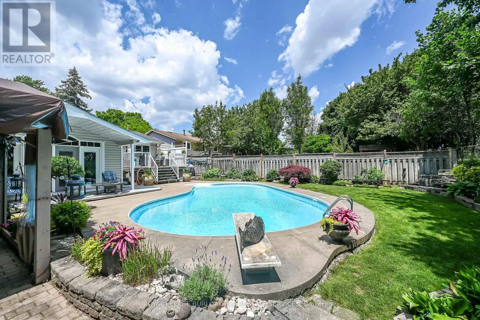 92 OSBORNE CRESCENT