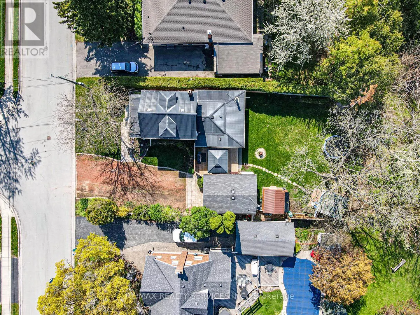 112 COURT STREET N