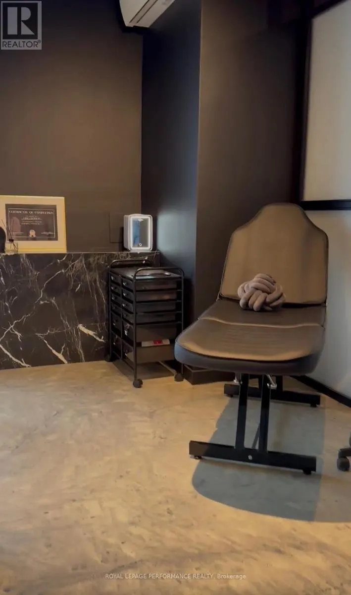 ROOM 3 - 101-2847 LAKESHORE BOULEVARD W