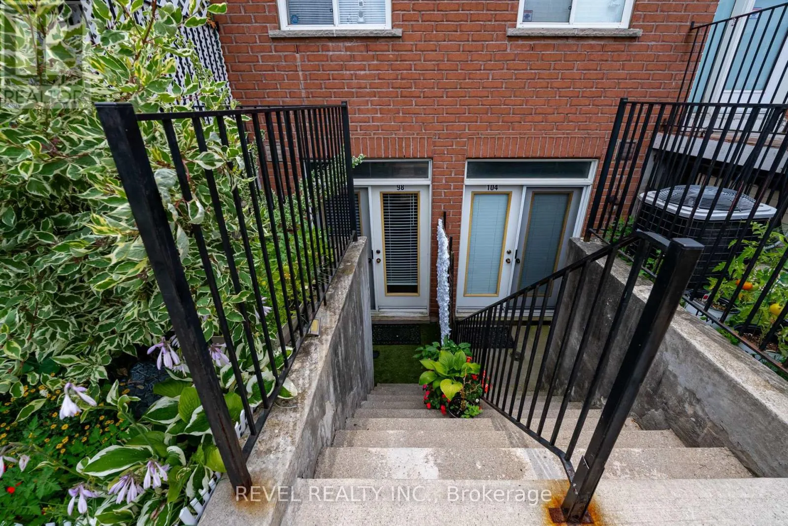 98 CONNOLLY STREET