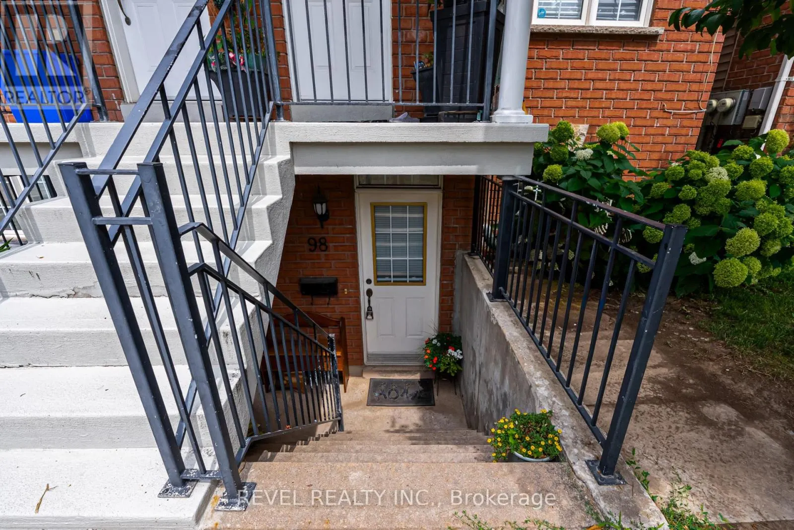 98 CONNOLLY STREET