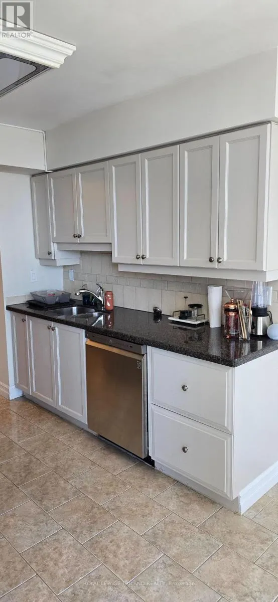 711 - 55 ELM DRIVE W, #711