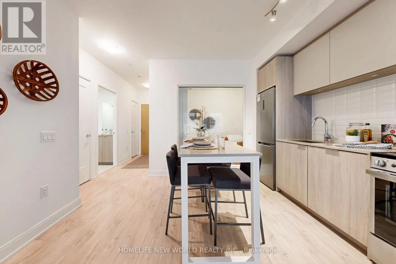 204 - 65 ANNIE CRAIG DRIVE